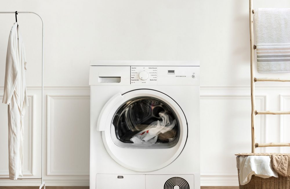 maquina-de-lavar-em-uma-lavanderia-minimalista